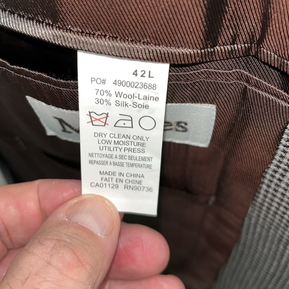 Calvin Klein Sports Jacket in EUC.42L 70% Wool @ 30% Silk. - Picture 7 of 14